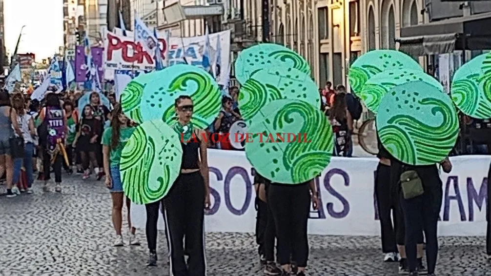 Con gran participación, se desarrolló la movilización del 8M
